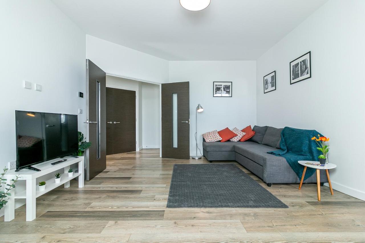 Executive Apartment Close To Station Hatfield  Exteriör bild